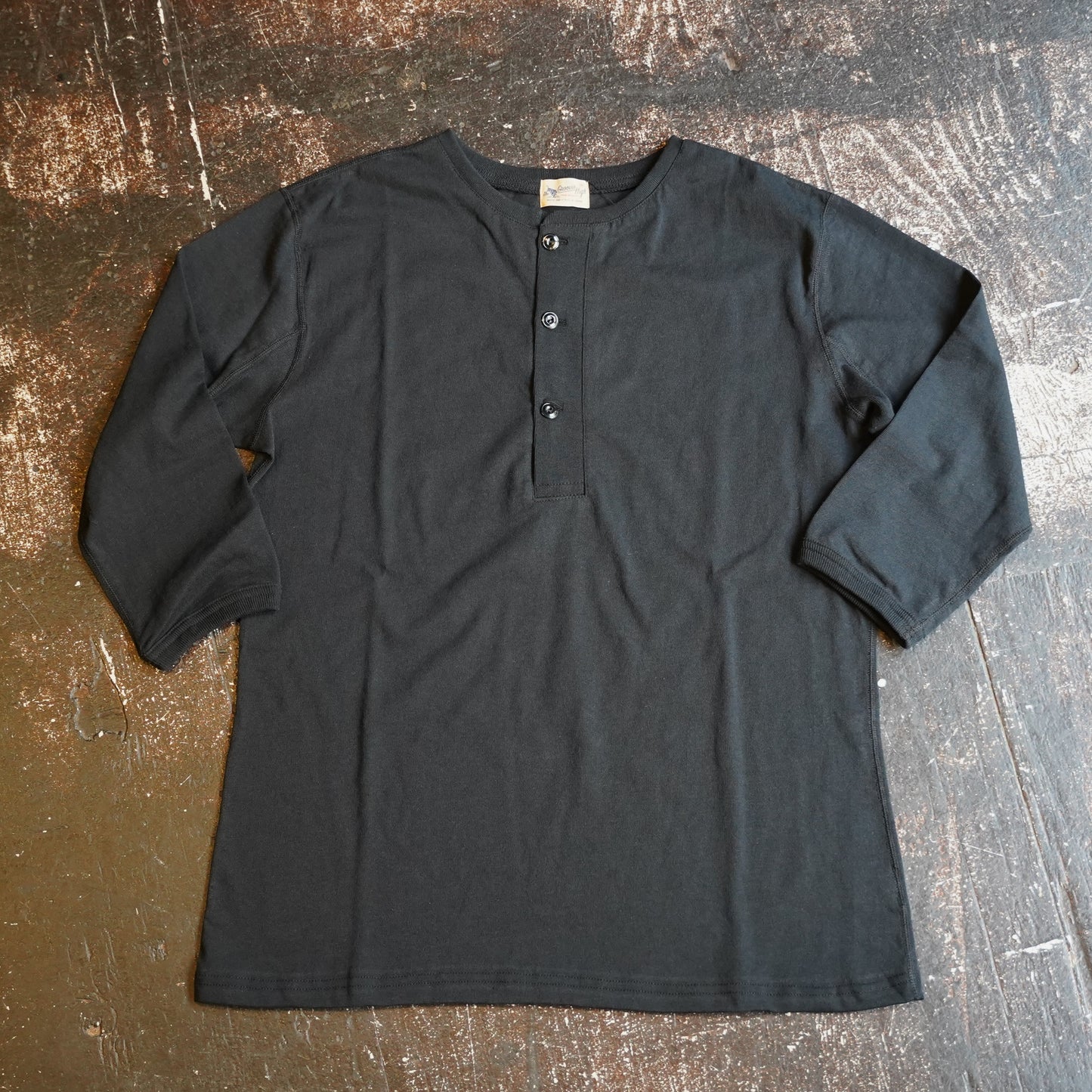 #250222 Henley neck TEE-Shirt