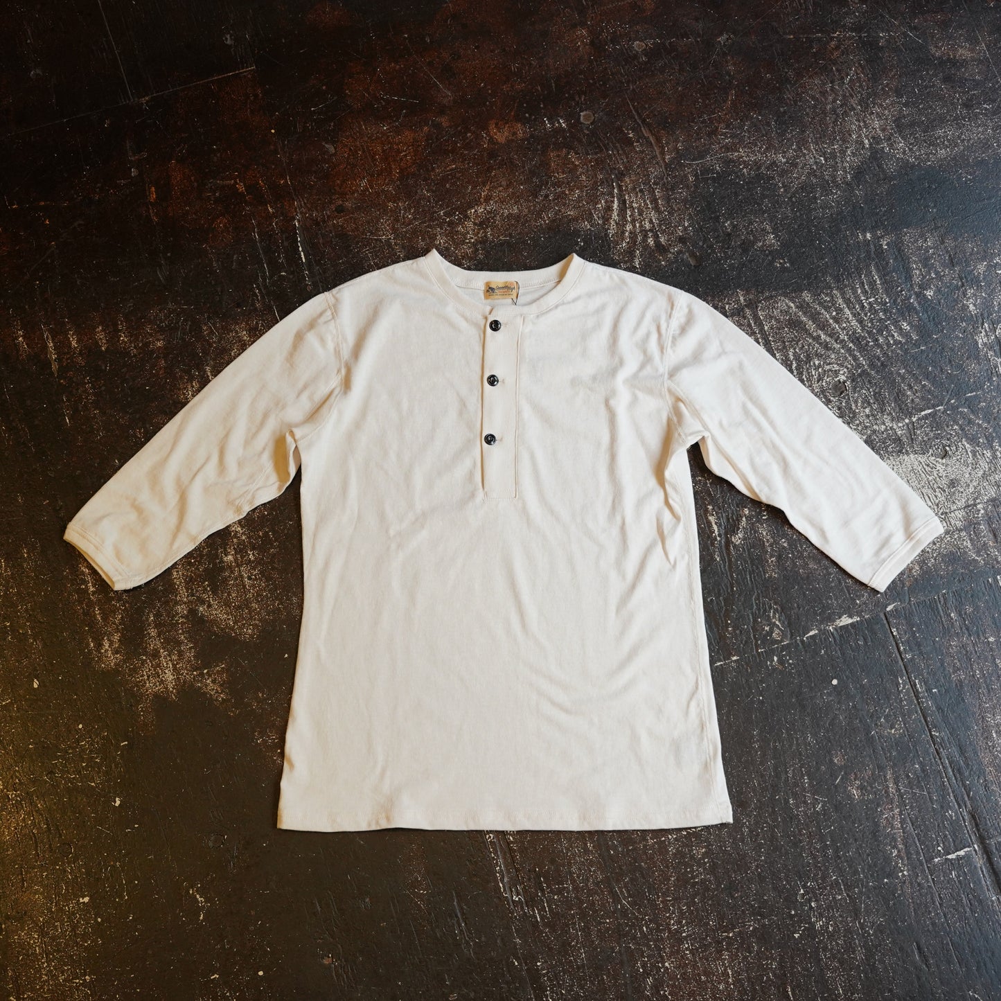 #250222 Henley neck TEE-Shirt