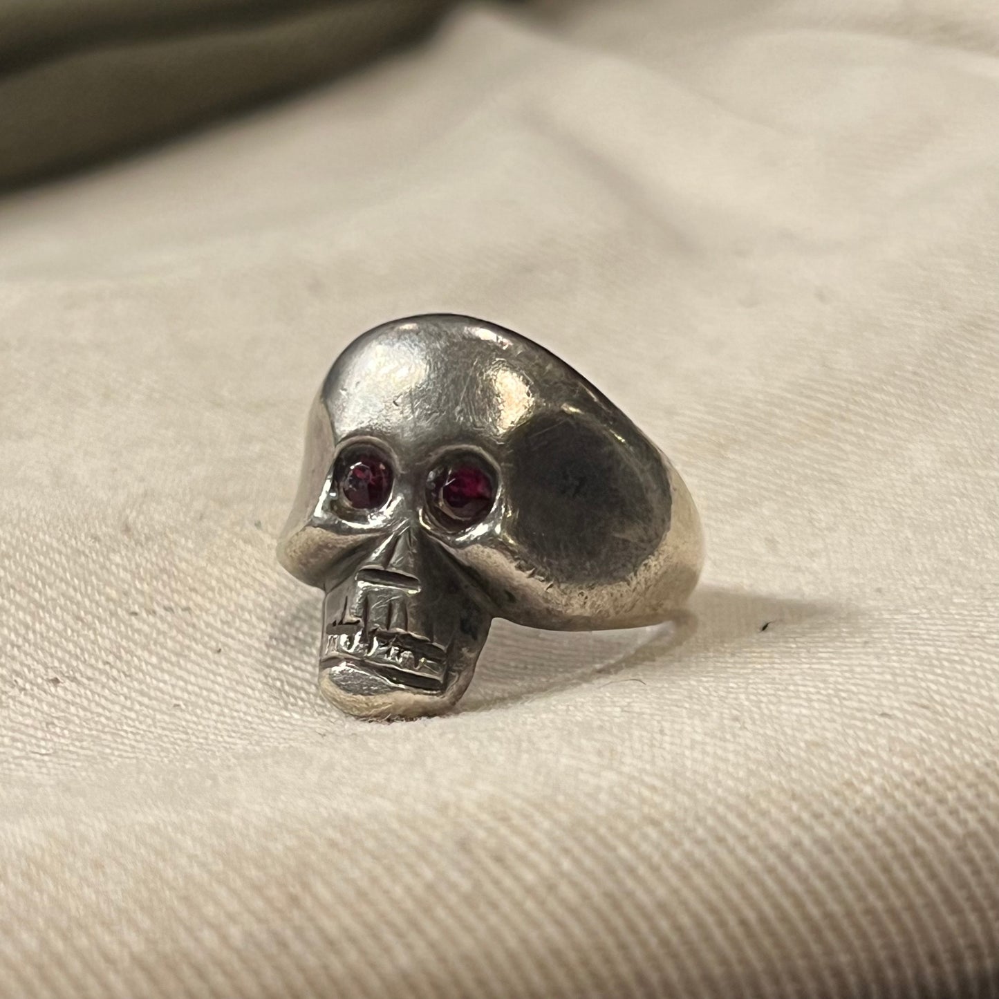 #337 1940s Skull Ring