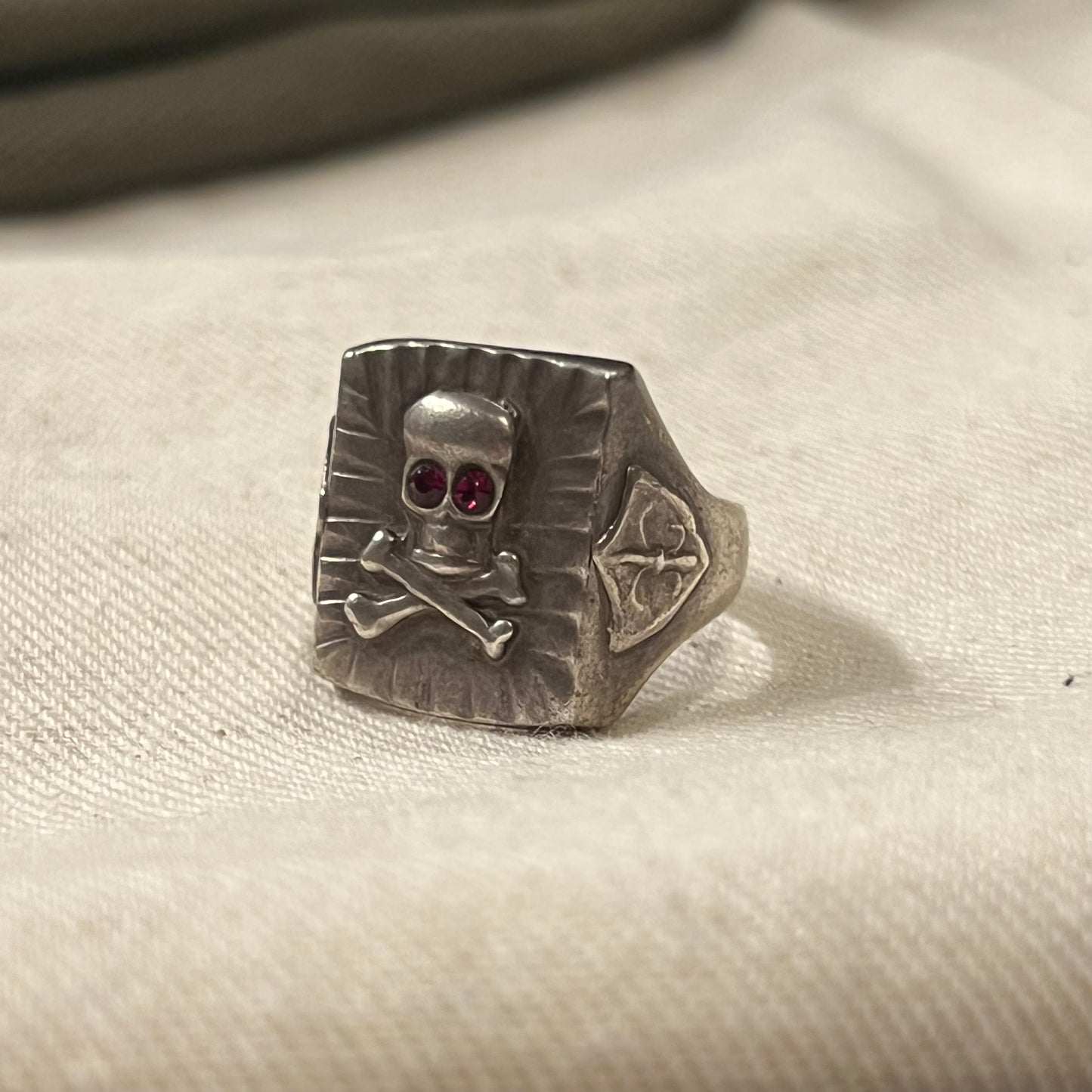 #383 1940s Skull Ring